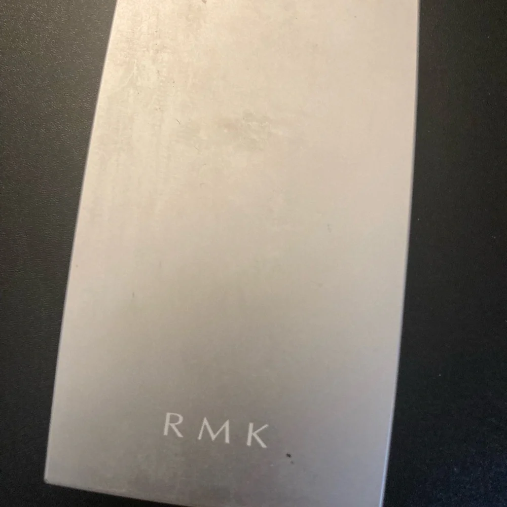 RMK Light Cream Pressed Setting Powder Compact with Brush